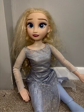 “My Size Elsa Doll" Frozen 2 Life size 32 inches sounds and lights